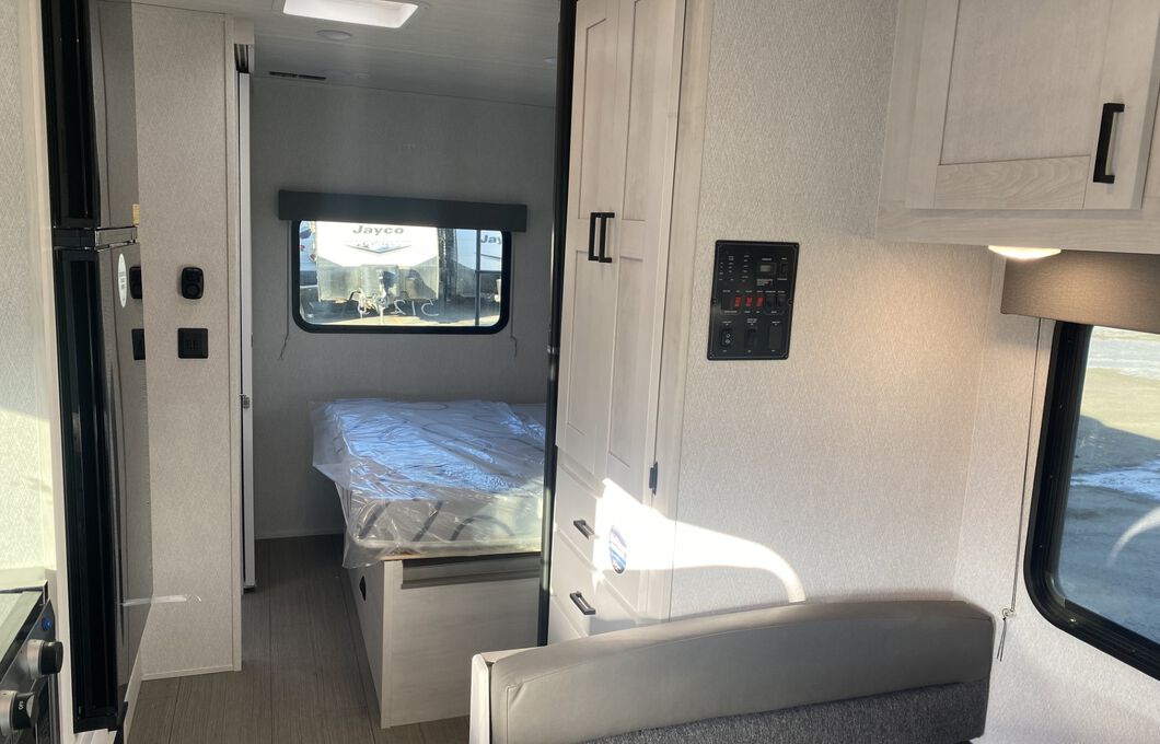 2024 EAST TO WEST RV ENTRADA 2200S*23, , hi-res image number 12
