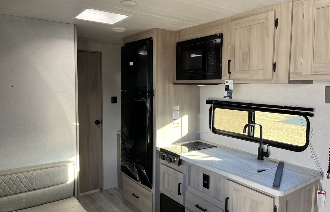 2024 EAST TO WEST RV DELLA TERRA 260BHLE for CAD 39990.00 | Find this ...
