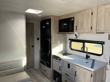 2024 EAST TO WEST RV DELLA TERRA 260BHLE