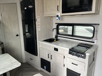 2023 EAST TO WEST RV DELLA TERRA 170BHLE