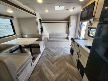 2023 EAST TO WEST RV DELLA TERRA 175BHLE